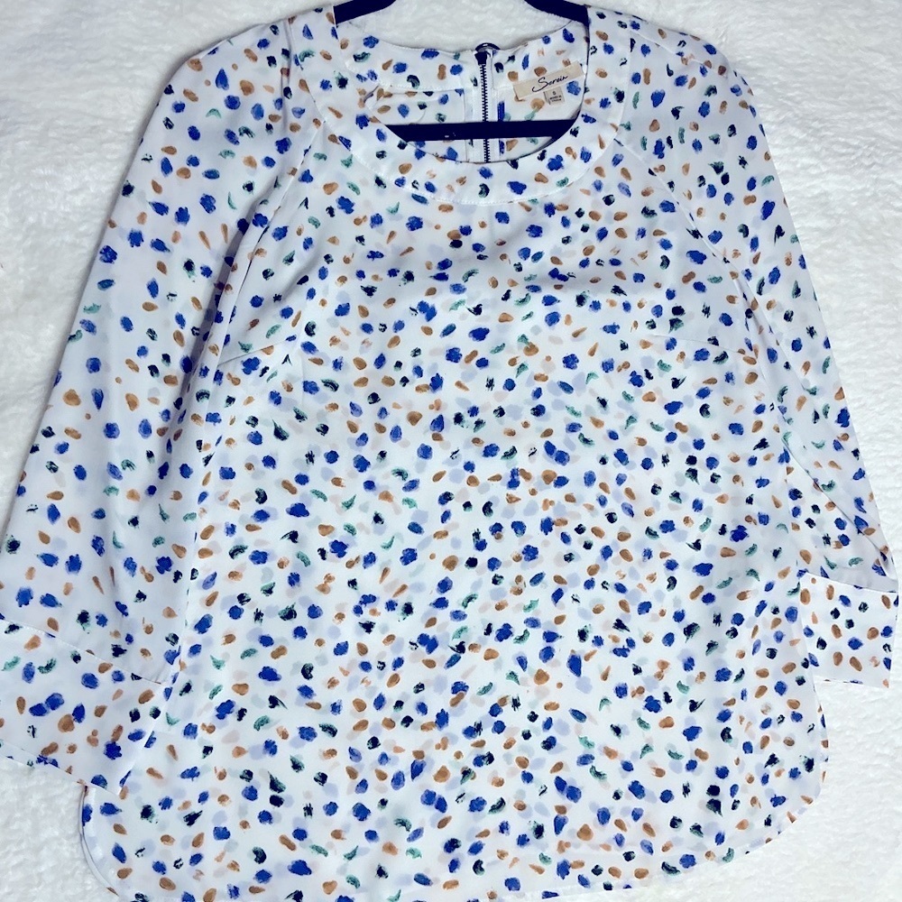 Serrín White and Blue Fitted Blouse with 3/4 Sleeves and Bib Collar - Picture 2 of 15